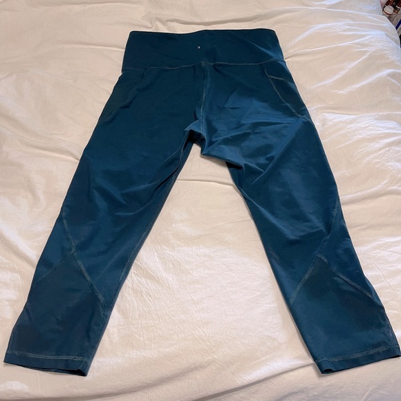 Old Navy Powersoft Cropped Legging - Picture 2 of 5